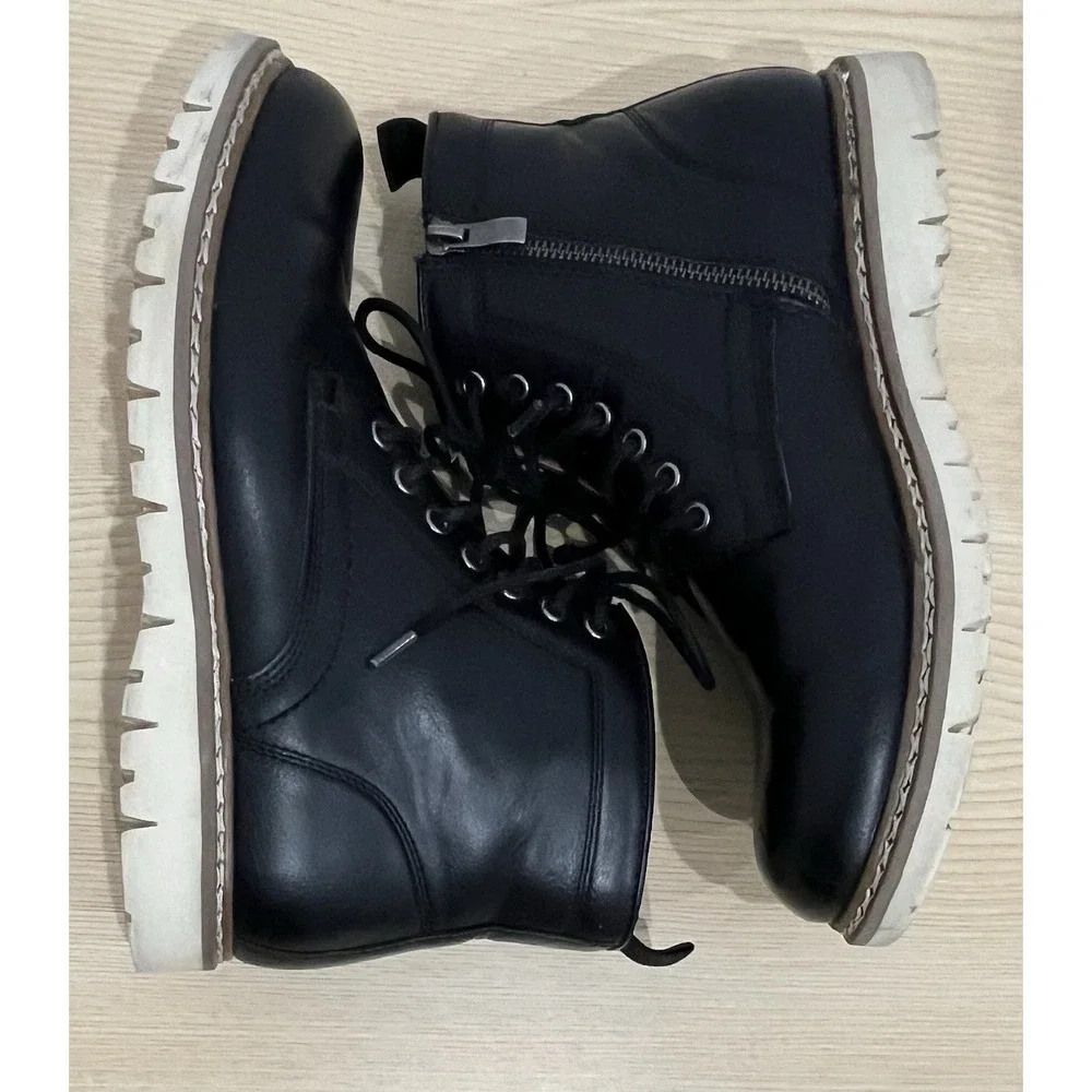Men's Steve Madden size 8.5 Black Chukka Boots.