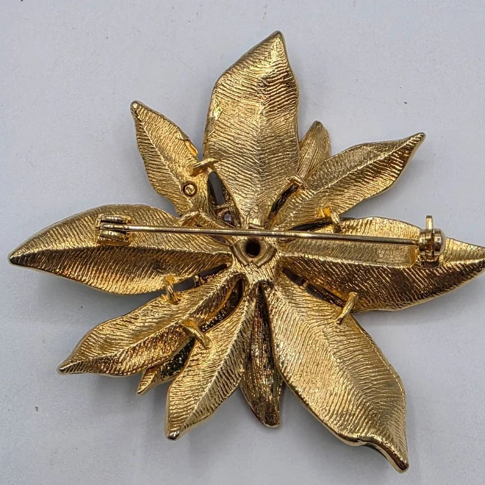 Vintage Enamel Poinsettia Christmas Brooch Red Green‎ Gold Tone Holiday Flower