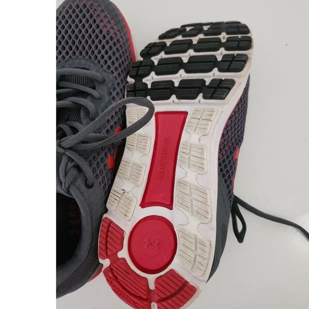 7.5 Under Armour Big Kid tennis shoes