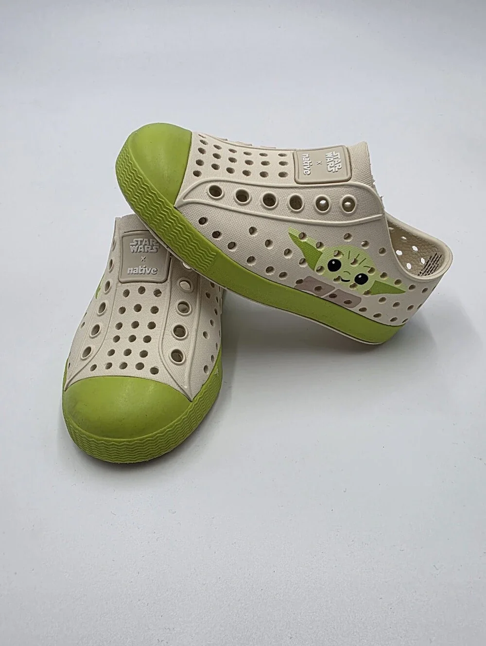 Native x Star Wars toddler Grogu water shoes size 7