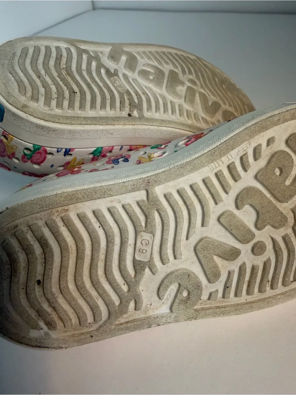 Native Disney Collaboration Girls Water Shoes White with/Minnie Mouse Size 9