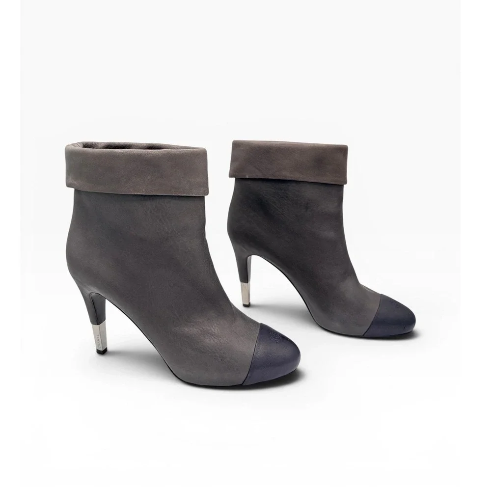 Chanel CC Cap Toe 39 Ankle Booties Gray Leather Silver Stiletto Heels Authentic
