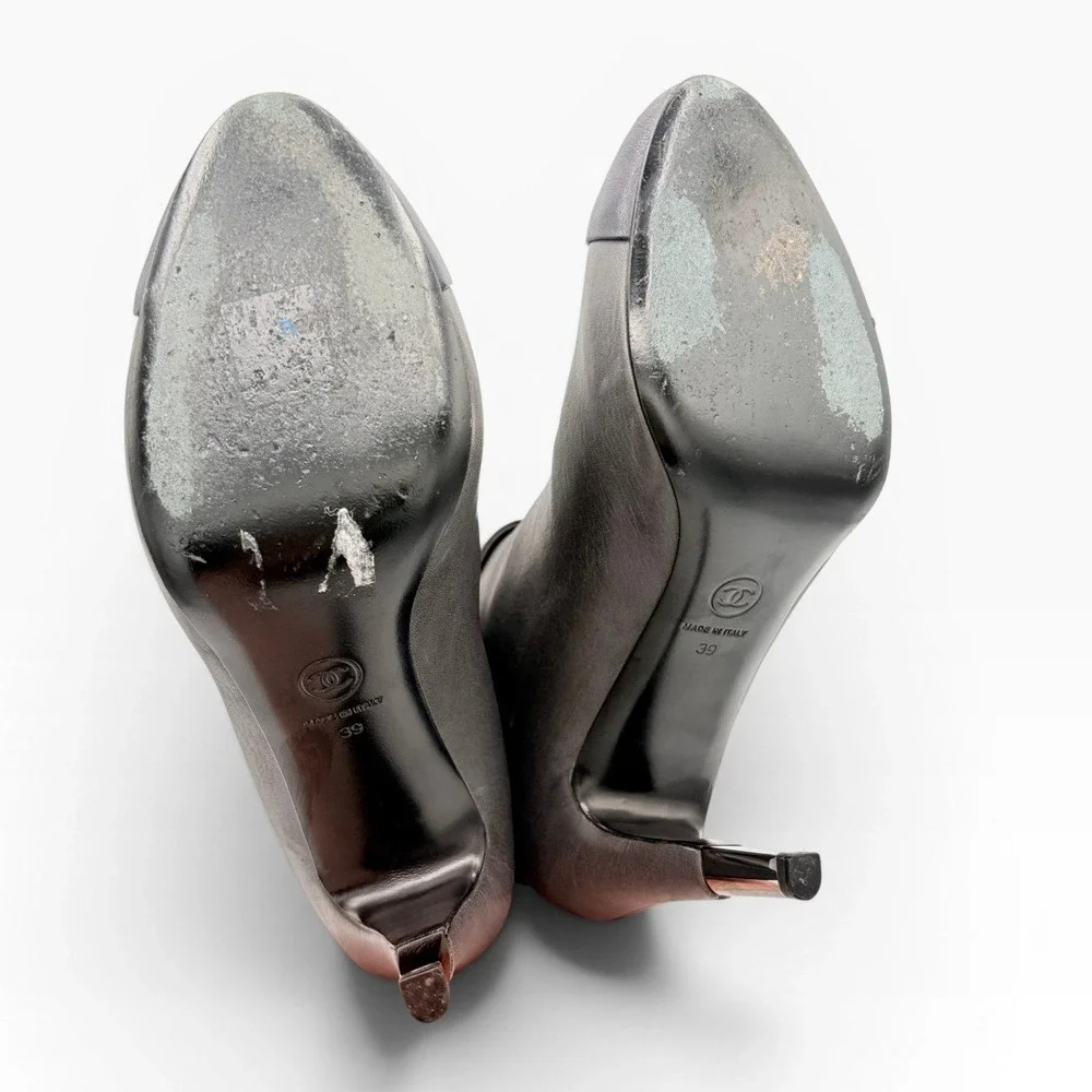 Chanel CC Cap Toe 39 Ankle Booties Gray Leather Silver Stiletto Heels Authentic