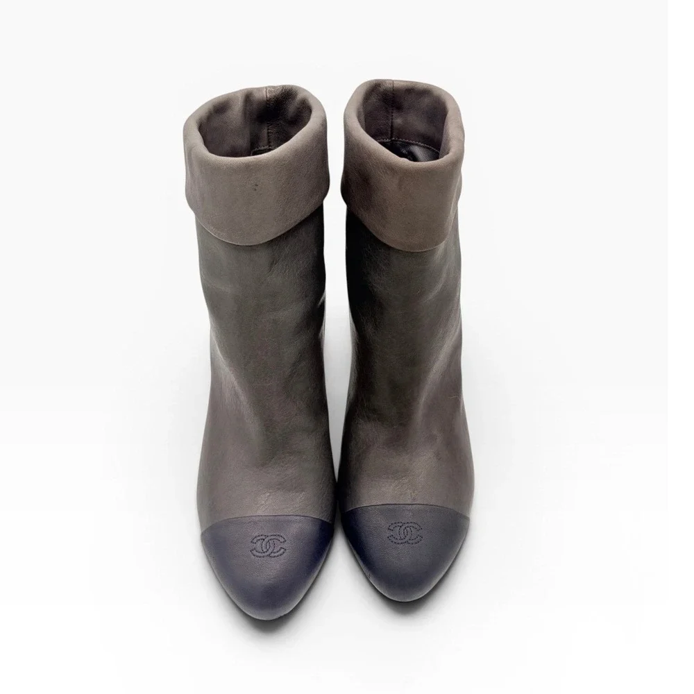 Chanel CC Cap Toe 39 Ankle Booties Gray Leather Silver Stiletto Heels Authentic