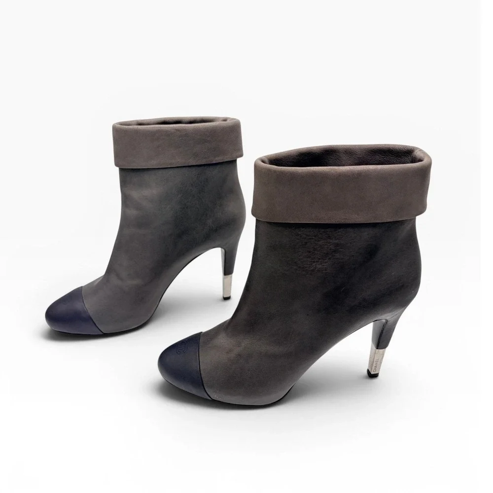 Chanel CC Cap Toe 39 Ankle Booties Gray Leather Silver Stiletto Heels Authentic