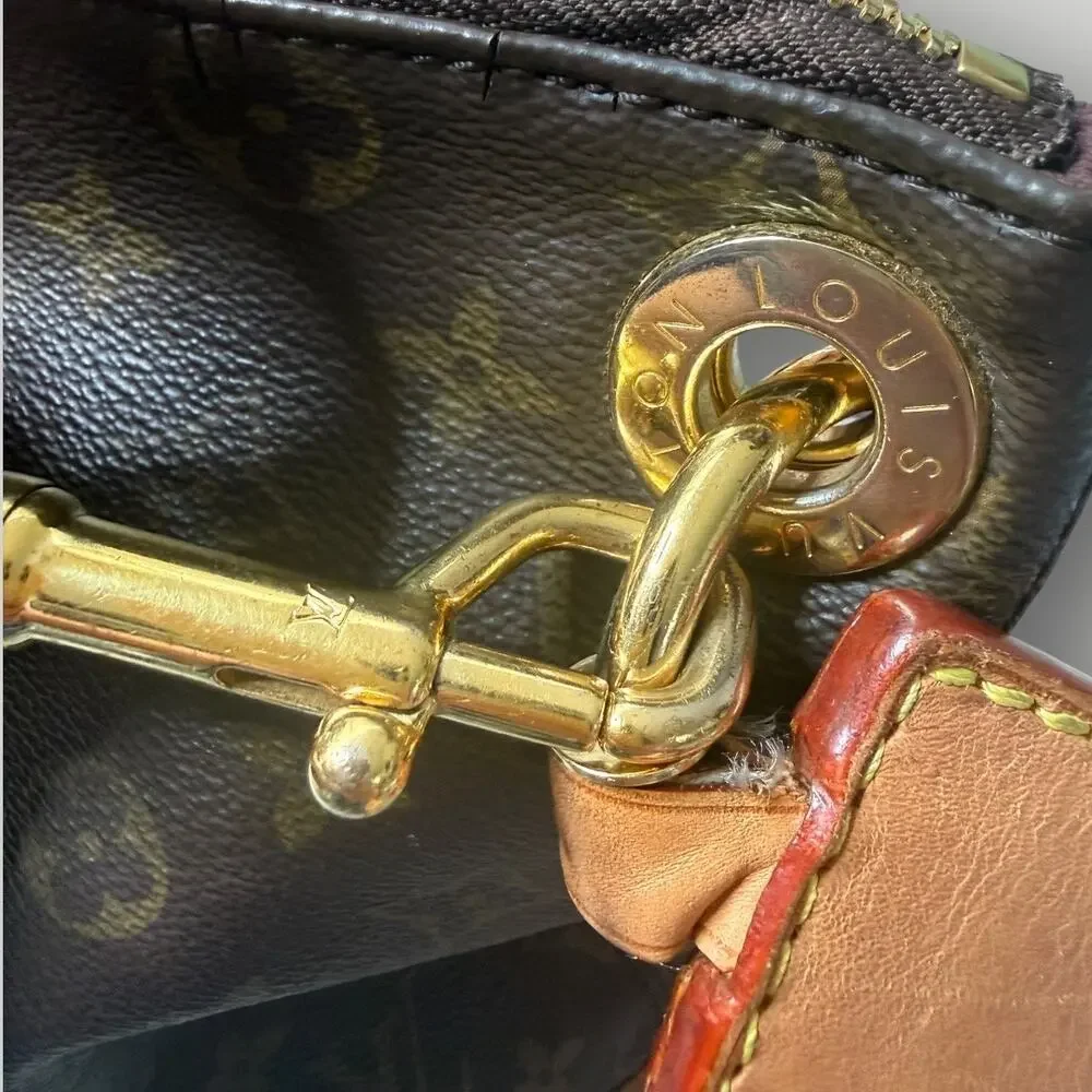 Louis Vuitton Berri PM Shoulder Bag Brown Monogram Canvas