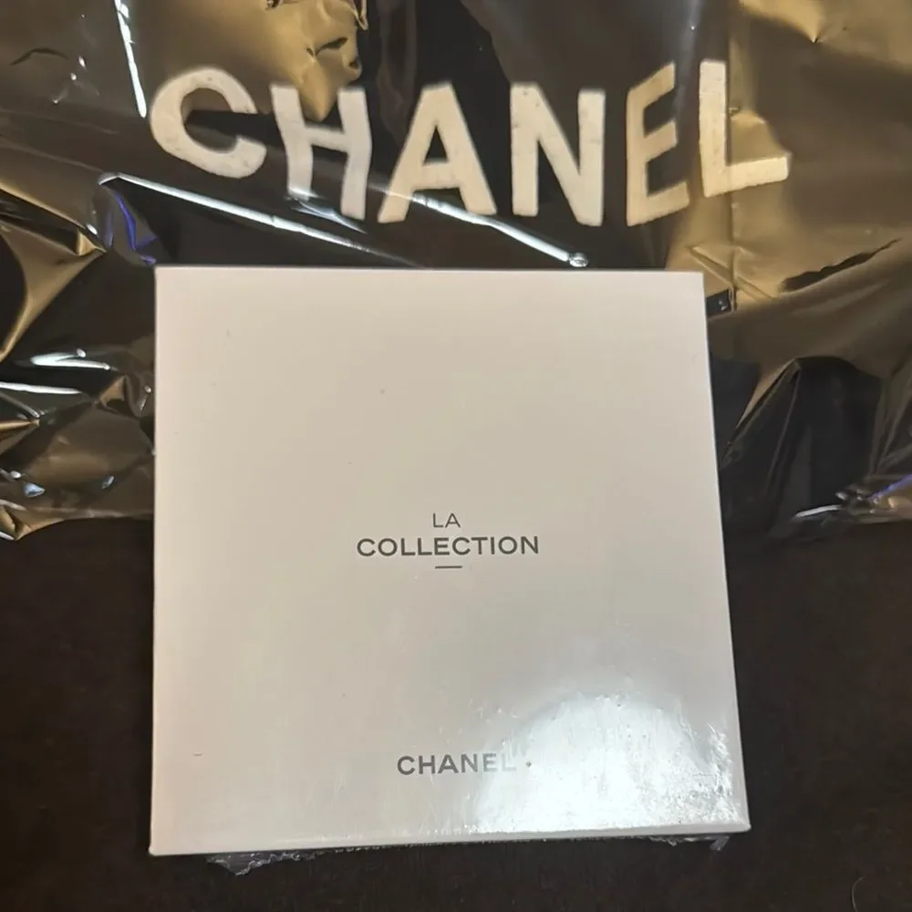 Chanel White La Collection Accessory