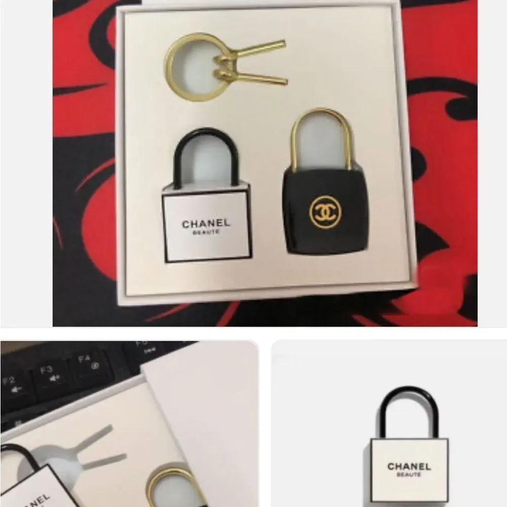 Chanel White La Collection Accessory