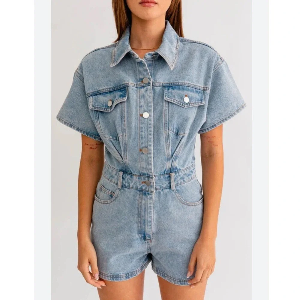 Le‎ Lis Collection Womens Light Wash Denim Utility Romper Short Sleeve Small NEW