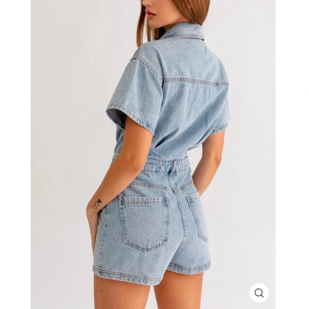Le‎ Lis Collection Womens Light Wash Denim Utility Romper Short Sleeve Small NEW