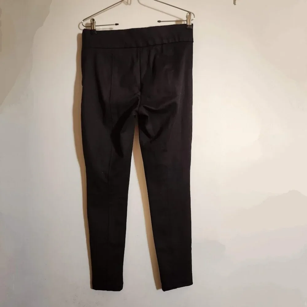 GAP Size Medium Skinny Pants Black Side Zipper Tapered at the bottom