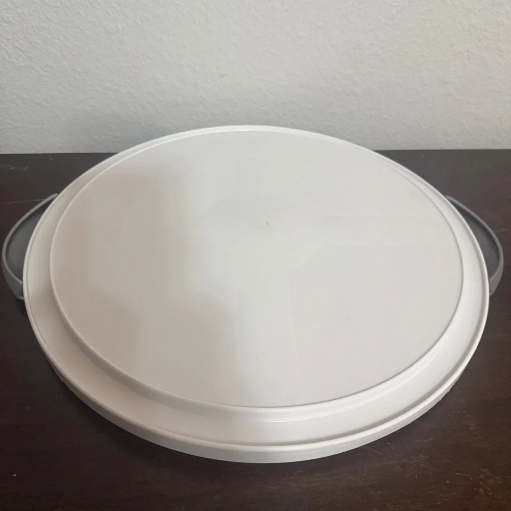 Sterilite Round Cake Server Carrier White Clear Plastic Locking Lid with Handle