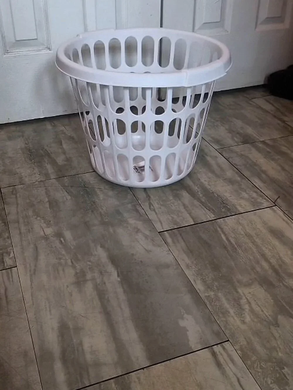 Starplast Round Laundry Basket - White (1 Bushel)