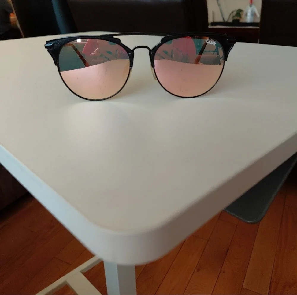 QUAY AUSTRALIA  CHRISSPY GEMINI Black Frame Sunglasses with Pink Mirrored Lenses