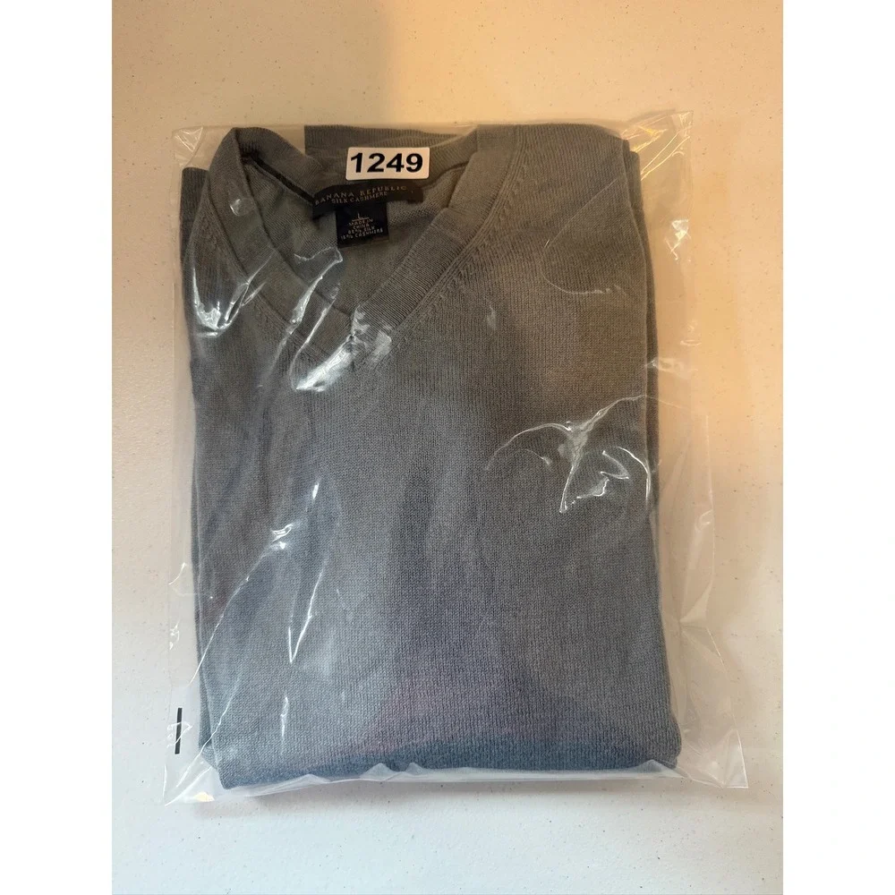Banana Republic V-Neck Sweater Mens Large Blue Silk Cashmere Blend 416549-04