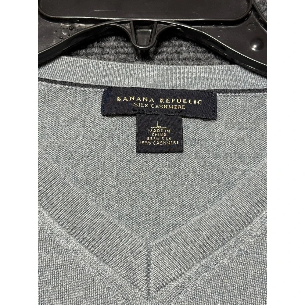 Banana Republic V-Neck Sweater Mens Large Blue Silk Cashmere Blend 416549-04
