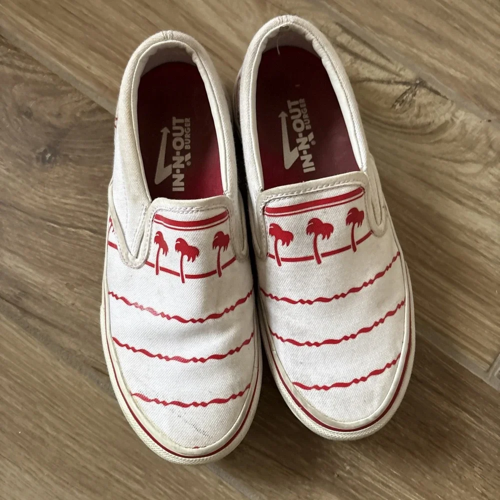 Classic IN N‎ OUT Kids Size 6 Slide On Shoes Red And White Slip On