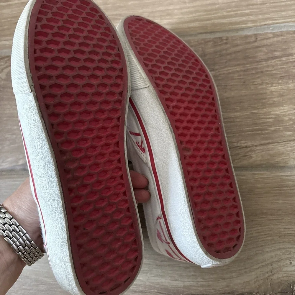 Classic IN N‎ OUT Kids Size 6 Slide On Shoes Red And White Slip On