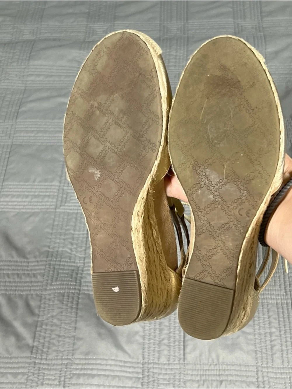 VIONIC Aruba Calypso Gold Wedge Sandals Womens Size 7.5 Leather Espadrille Shoes