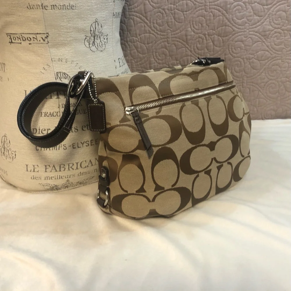 Vintage Y2K Coach Carly signature big C brown/tan