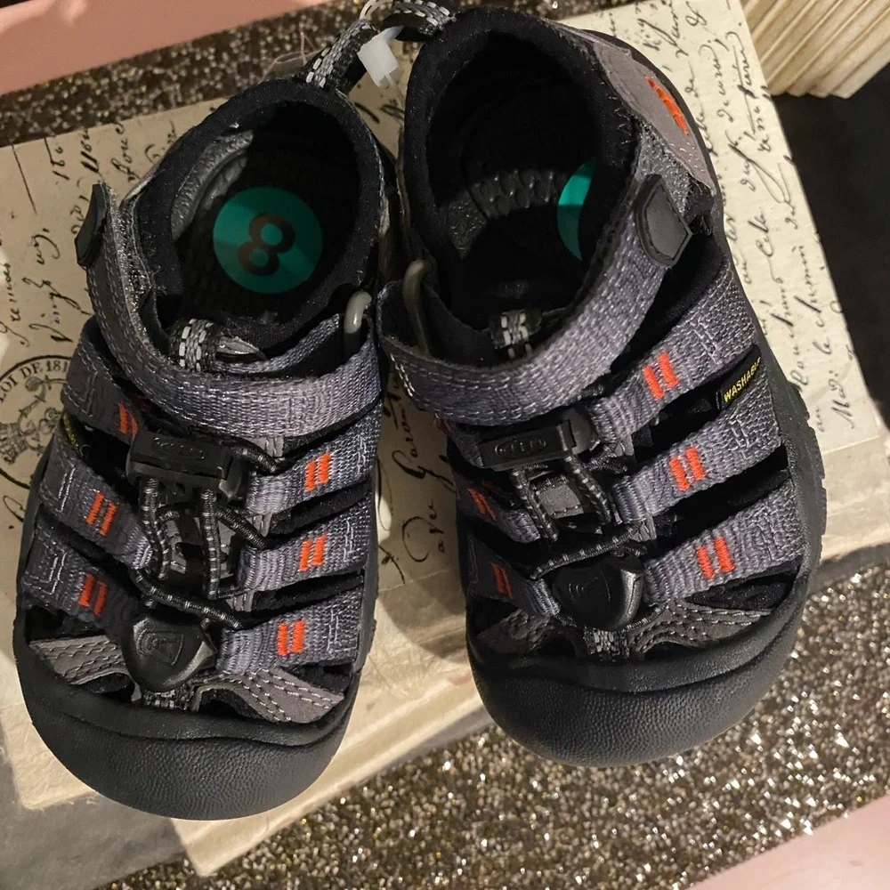 Keen Newport H2 - Stlgry/blk. NWOT