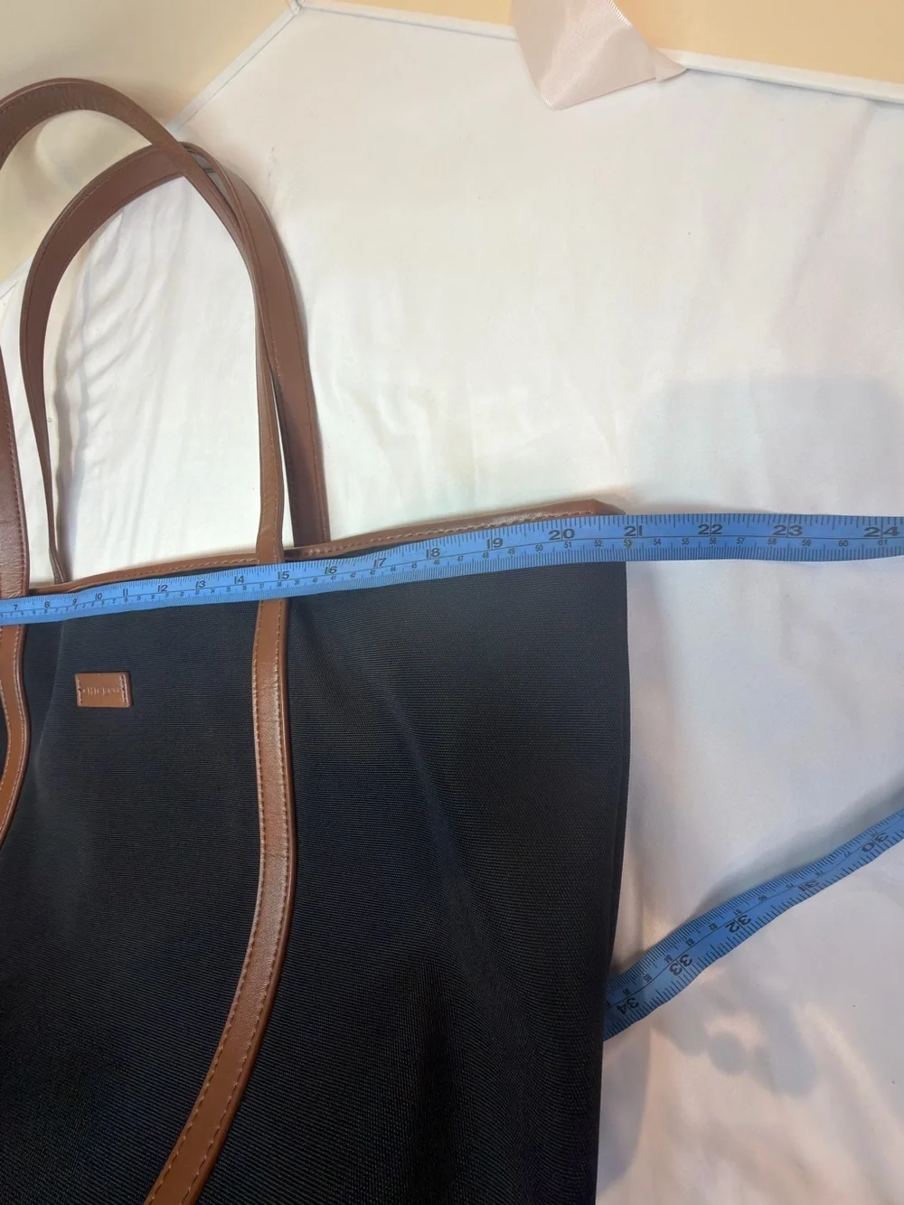chic Black Tote with Brown Trim and Straps - Classic Two-Tone Carryall