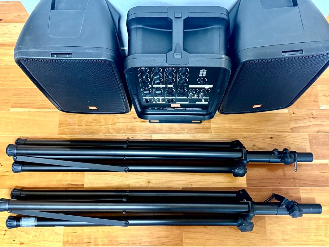 JBL EON208P + 2 Stands + Dedicated Bag + AKG Microphone