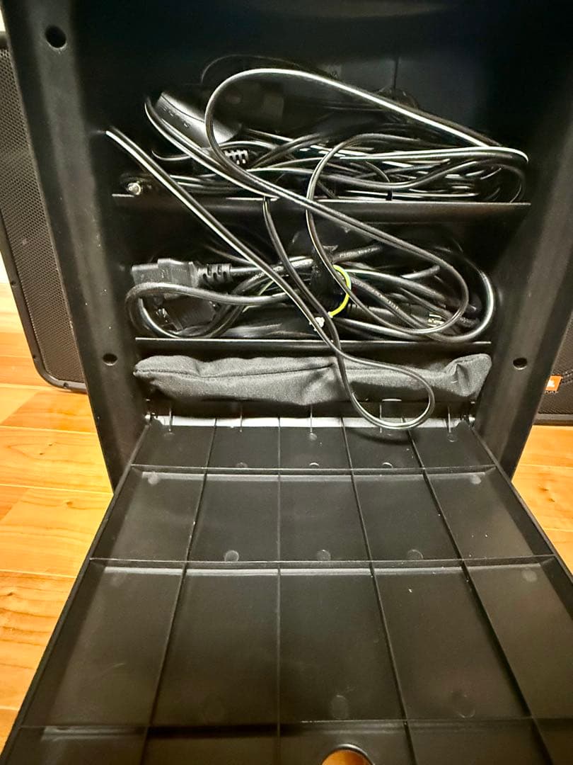 JBL EON208P + 2 Stands + Dedicated Bag + AKG Microphone