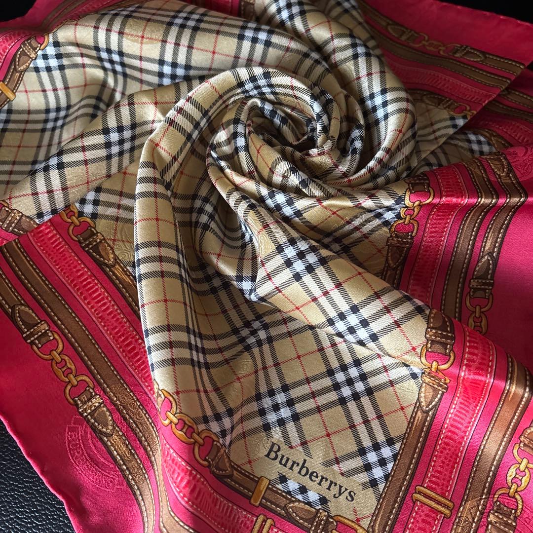 New and unused! Burberry silk-blend scarf with Nova Check and belt pattern, textured design