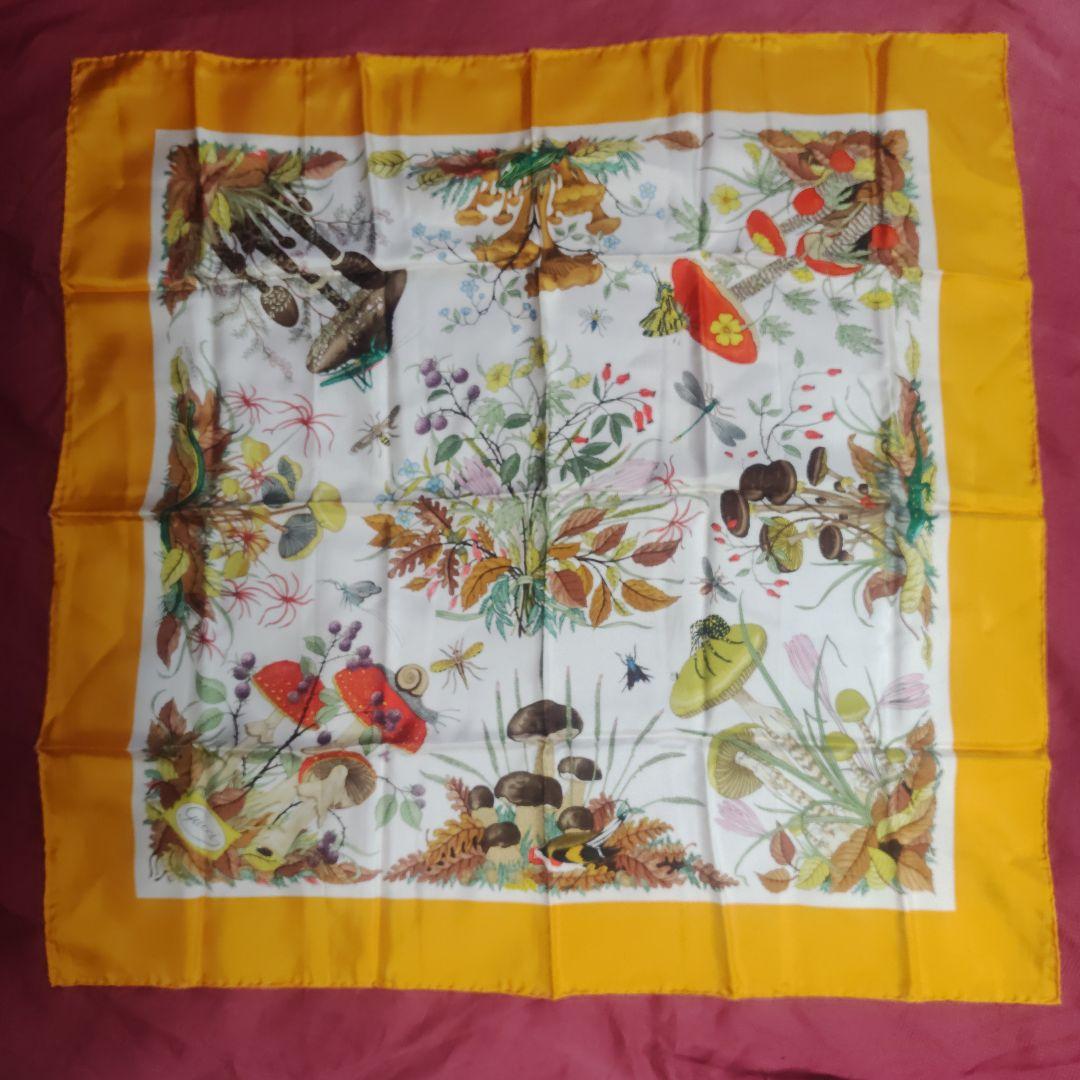 Unused, Excellent Condition GUCCI Old Gucci Botanical Insect Print Vintage Scarf