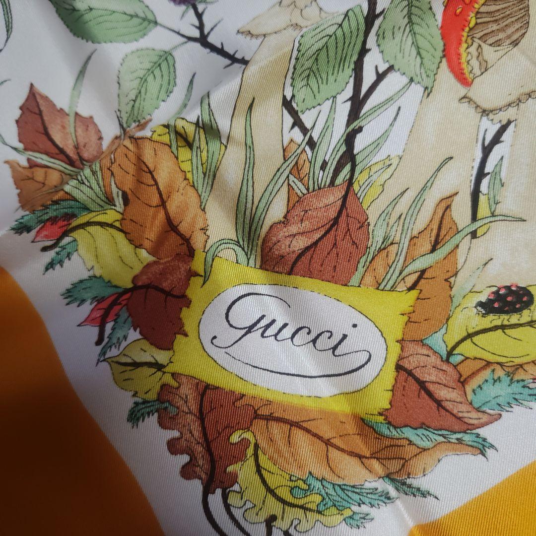Unused, Excellent Condition GUCCI Old Gucci Botanical Insect Print Vintage Scarf