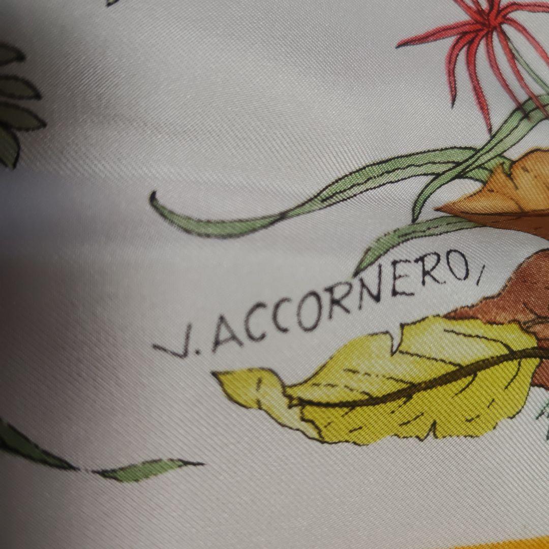 Unused, Excellent Condition GUCCI Old Gucci Botanical Insect Print Vintage Scarf