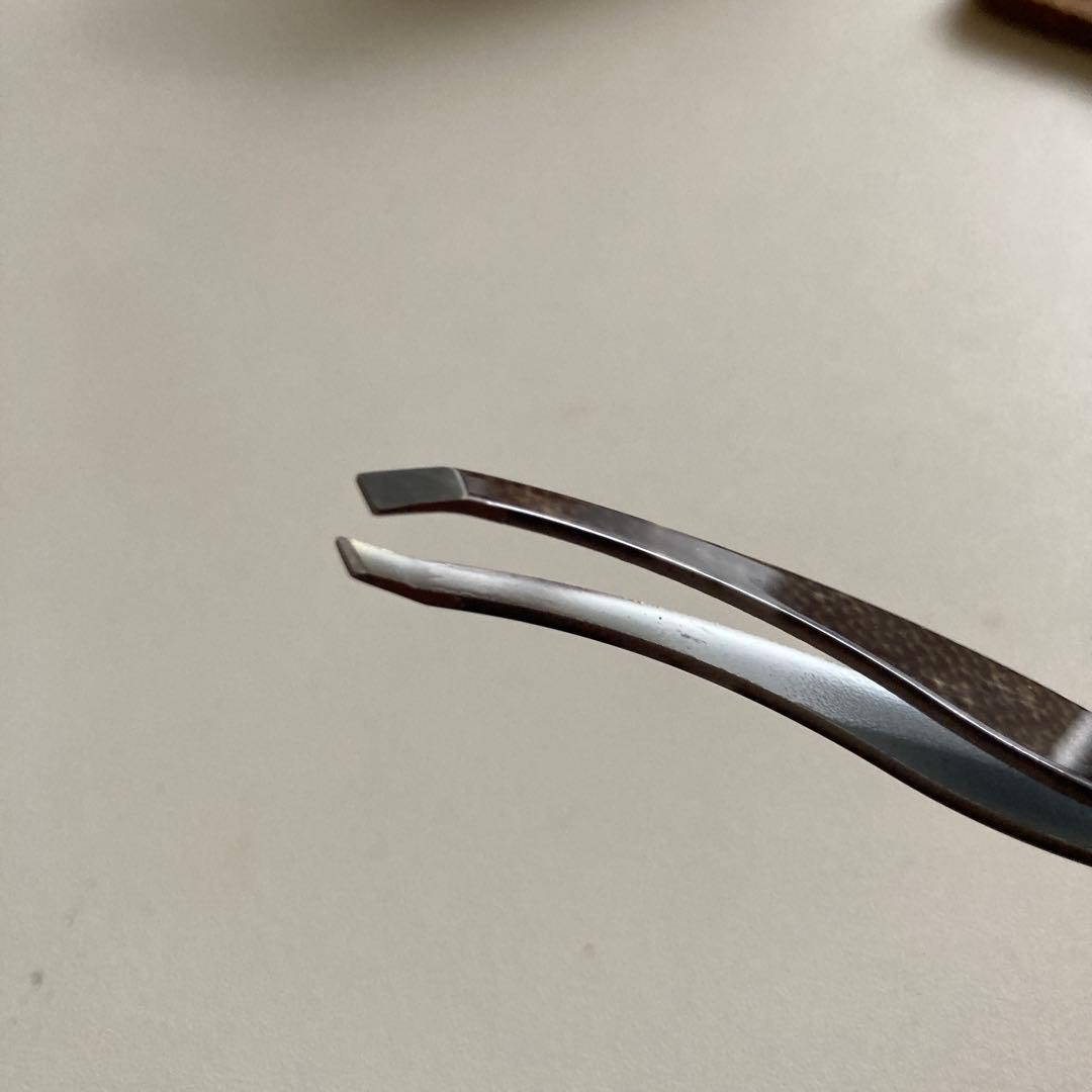 Tweezers