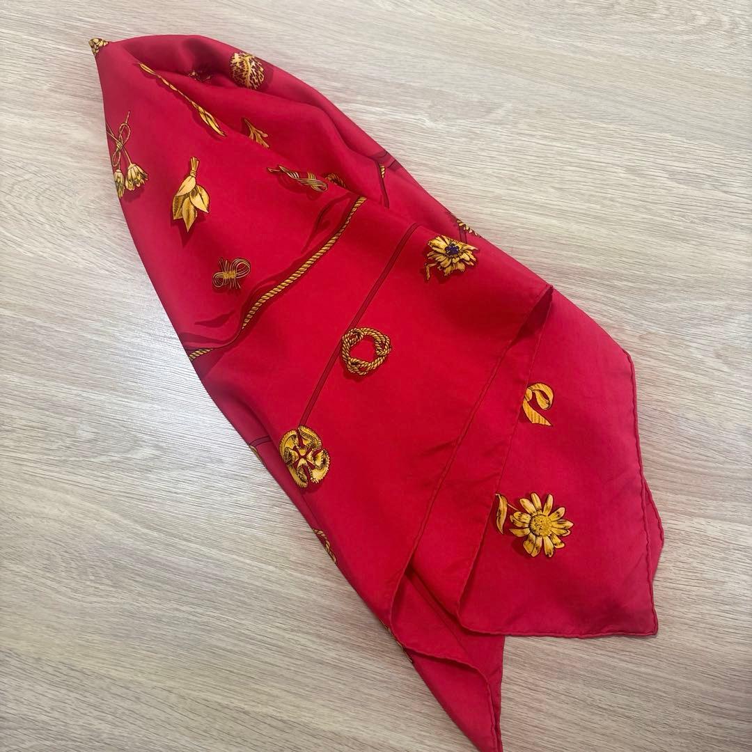 Beautiful condition, Hermes, Carre 90 silk scarf, floral pattern